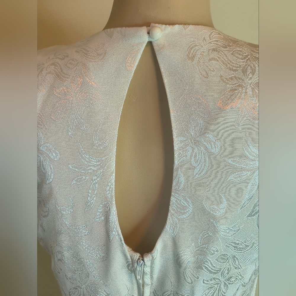 Chic White Patterned Midi Dress - image 5